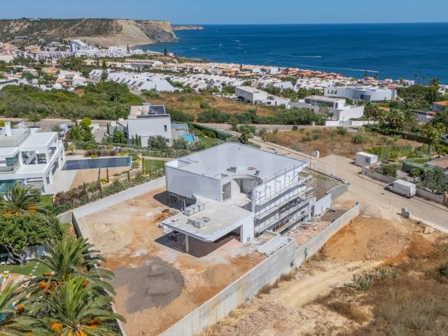 Luxo | Nova e Luxuosa T3+1 Villa Em Reserva Da Luz à Venda. 488m² Luz