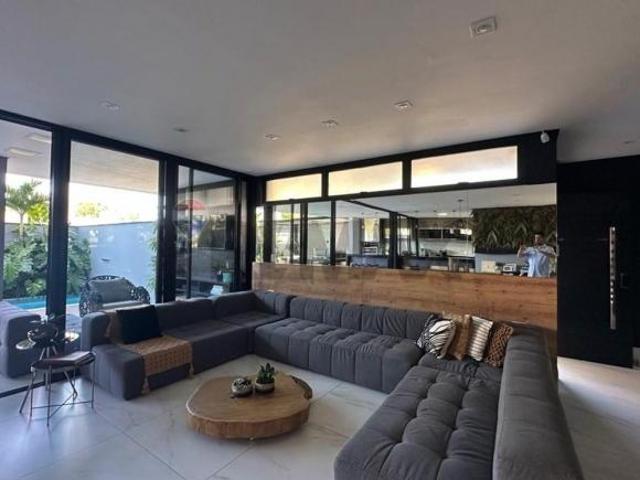 Luxo e Conforto: Casa Exclusiva á venda 5 suítes