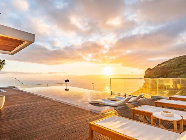 Luxo e Exclusividade Sobre o Atlântico – Villa T3 com Vista. 280m² Quinta Grande