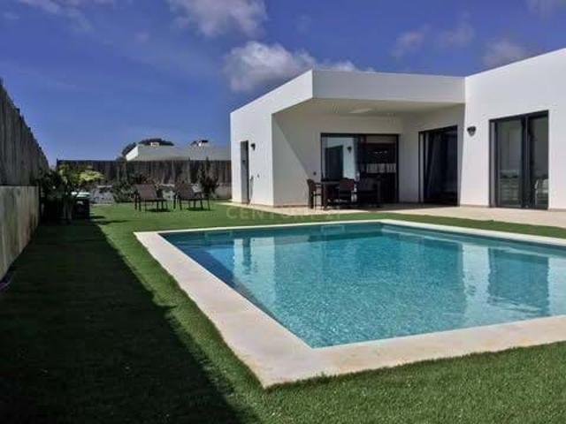 Luxo e Tranquilidade em Sagres: Moradia Contemporânea