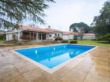 Luxo e Tranquilidade: Moradia Térrea Isolada com Piscina e Court de Ténis, a 15 Minutos das Praias de Vila do Conde