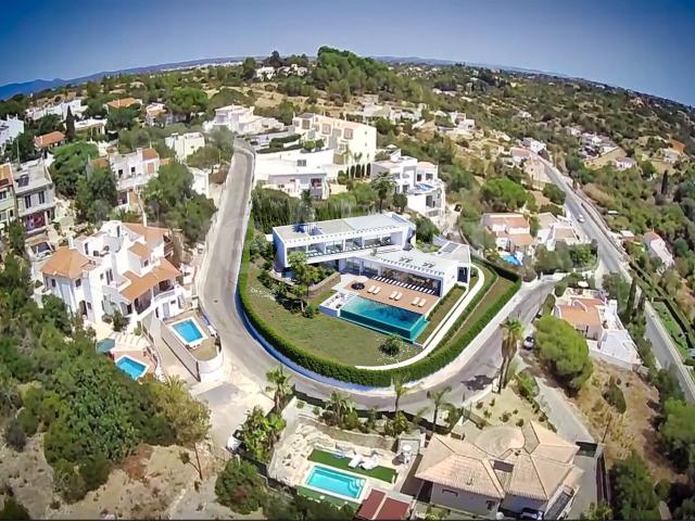 Luxo | Villa T5 à Venda em Carvoeiro Village – Obra Prima Ar. 707m² Lagoa e Carvoeiro