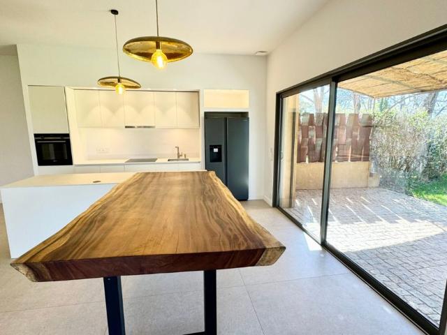 LUYNES VILLA NEUVE 130M² PISCINE IBS BLAQUE