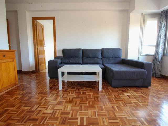 Luz, amplitud y vistas únicas en un piso esquinero con balc