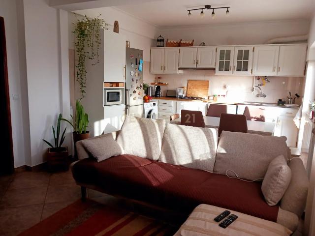 Luz. Espaço. Localização. Três razões para se apaixonar por este apartamento