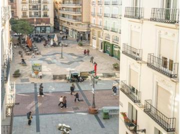 Luz y personalidad en el corazón de Zaragoza. Tu refugio junto a la calle Alfonso