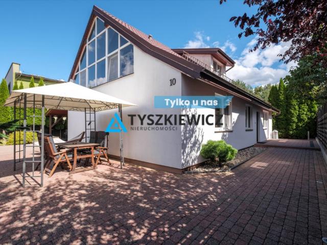 Designerski dom 155 m² z tarasem i balkonem w Luzinie