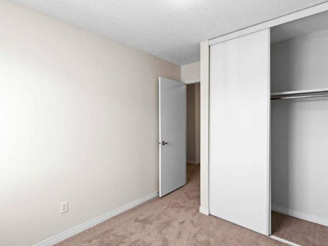 Lymburn Lane 3 Bed Townhomes | Water and Gas are not included | No Dog Allowed | Parking Included — 3 Bedrooms