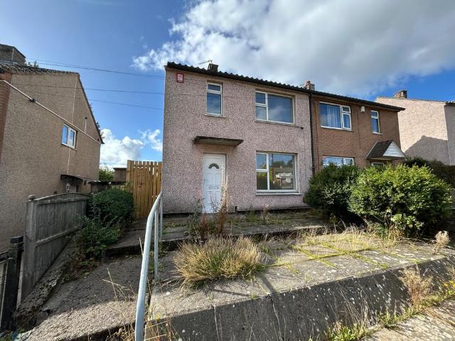 Lymington Drive, Bradford, West. 2 bed semi detached house to rent £875 pcm £202 pw