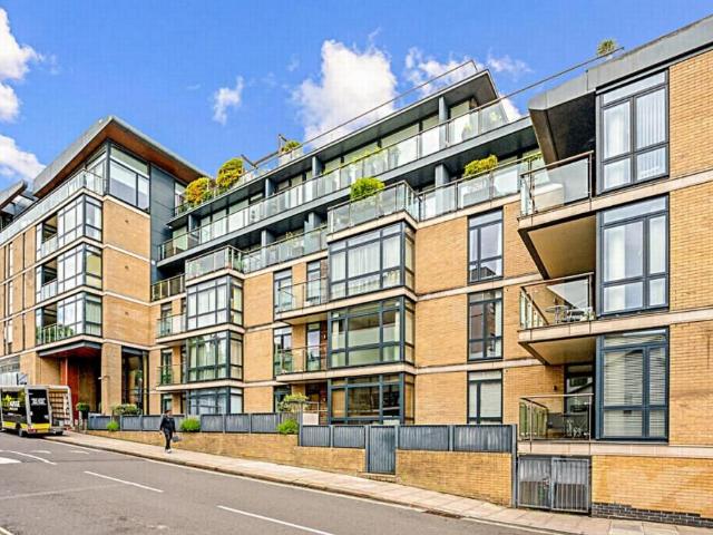 Lymington Road, West Hampstead NW6, 2 bed flat to rent, £3,250 pcm | PrimeLocation