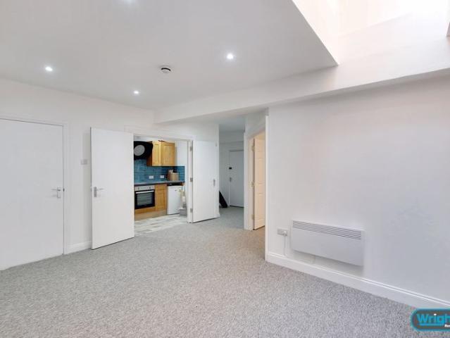 Lymore Gardens, Bath BA2, 2 bed flat to rent, £1,150 pcm | PrimeLocation