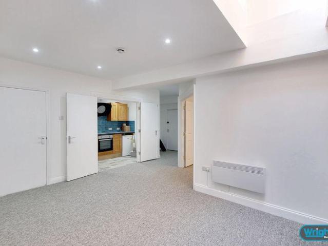 Lymore Gardens, Bath 2 bed apartment to rent £1,150 pcm £265 pw
