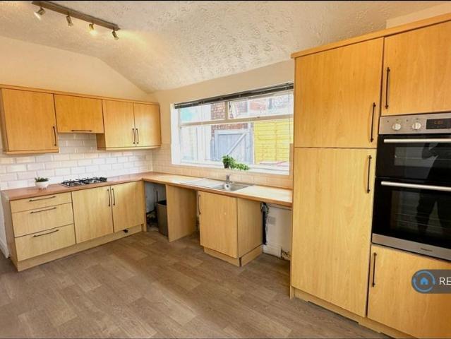 Lynthorpe Avenue, Manchester, M44 3 bed end of terrace house to rent £1,200 pcm £277 pw