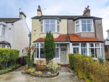 Lynton Drive, Southport PR8 3 bed semi detached house to rent £32,500 pcm £7,500 pw