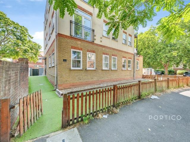 Lynton House, 42 Albert Walk, London. 3 bed flat to rent £1,900 pcm £438 pw