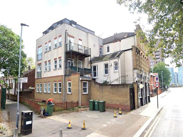 Lynton House E16, 3 bed flat to rent, £1,900 pcm | PrimeLocation