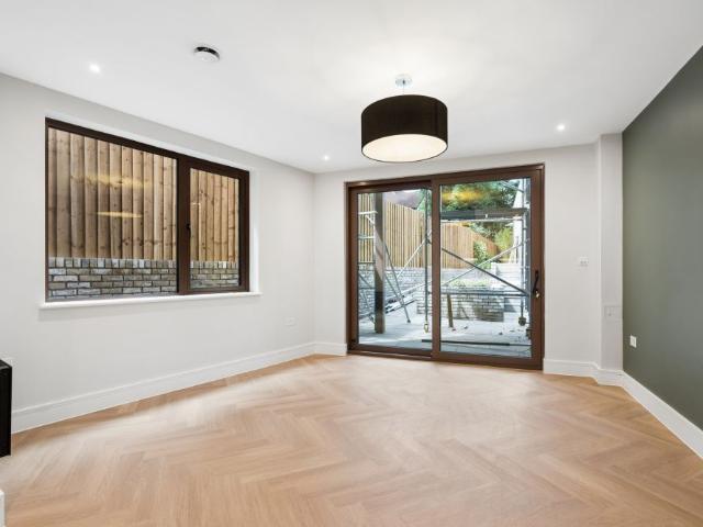 Lynton Road, Acton W3, 2 bed flat to rent, £3,075 pcm | PrimeLocation