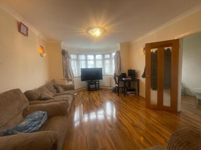 Lynton Road, Harrow HA2 3 bed semi detached house to rent £2,400 pcm £554 pw