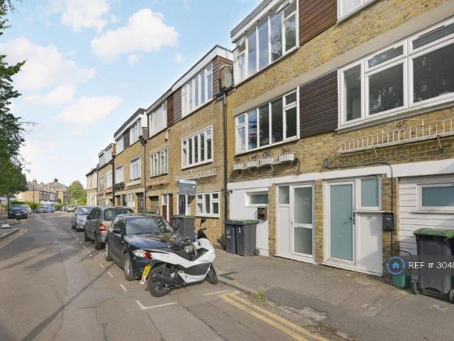 Lynton Road, London, N8 3 bed terraced house to rent £2,800 pcm £646 pw