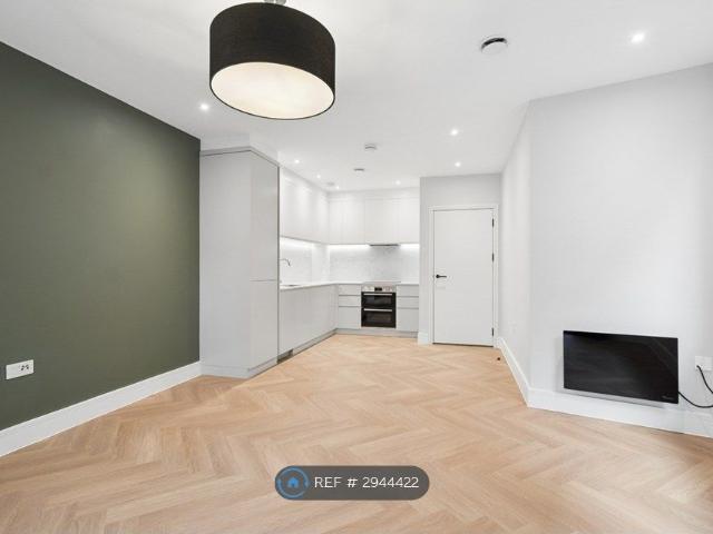 Lynton Road, London W3, 2 bed flat to rent, £2,900 pcm | PrimeLocation