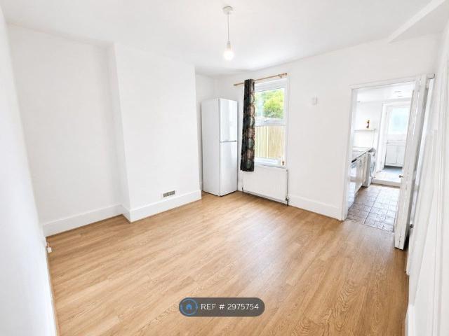 Lynton Road South, Gravesend DA11, 3 bed terraced house to rent, £1,650 pcm | PrimeLocation