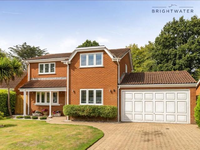 Lynwood Close, Ferndown, BH22 4 bed detached house to rent £2,750 pcm £635 pw