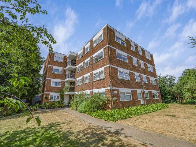 Lynwood Close, London Studio to rent £1,300 pcm £300 pw