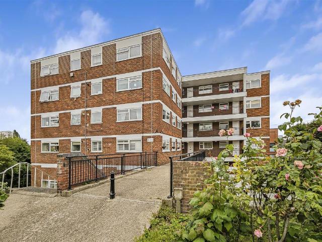 Lynwood Close, South Woodford E18, 1 bed flat to rent, £1,350 pcm | PrimeLocation
