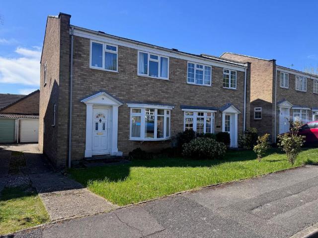 Lynwood, Guildford, GU2 3 bed semi detached house to rent £2,300 pcm £531 pw