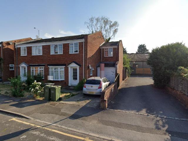 Lynwood, Guildford GU2, 4 bed end terrace house to rent, £2,600 pcm | PrimeLocation