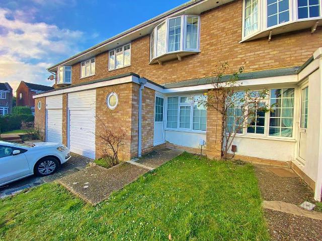 Lynwood, Guildford, Surrey GU2, 4 bed terraced house to rent, £2,400 pcm | PrimeLocation