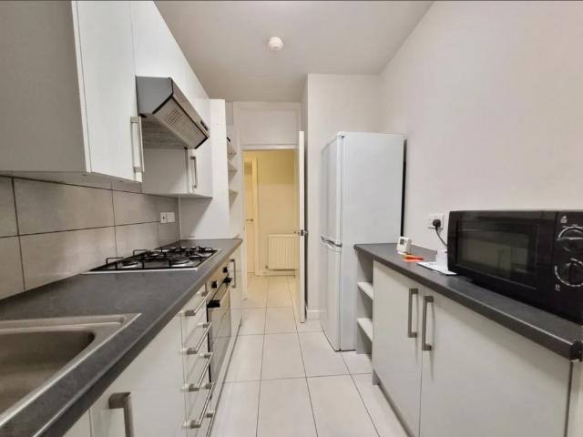Lynwood Grove, London N21 2 bed ground floor flat to rent £1,775 pcm £410 pw