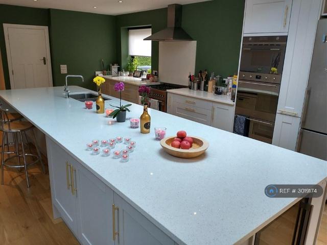 Lynwood Road, Redhill, RH1 1 bed in a house share to rent £985 pcm £227 pw