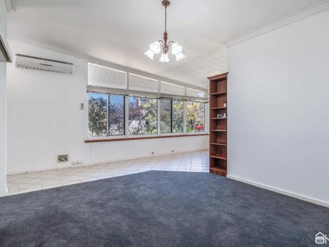 LYNWOOD 3X1 CHARMING HOME WITH BEAUTIFUL COTTAGE GARDENS