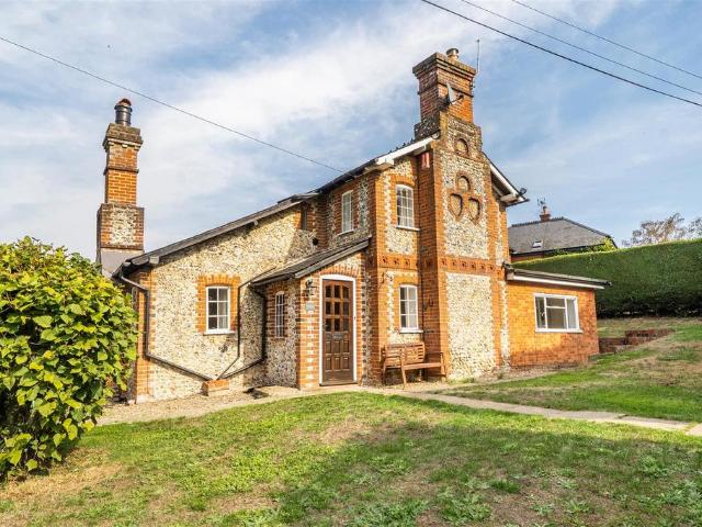 Lynx Hill East Horsley 2 bed cottage to rent £2,750 pcm £635 pw
