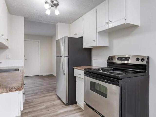 Lynbrook Townhouses 3 Bedroom Home for Rent at 660 602 660 Laurier Street West, Moose Jaw, SK S6H 7A9