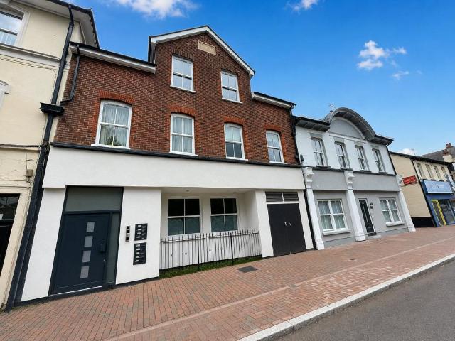 Lynchford Road, Farnborough GU14 1 bed apartment to rent £1,050 pcm £242 pw