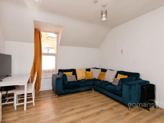 Lynchford Road, Farnborough, Hampshire GU14, 1 bed flat to rent, £1,050 pcm | PrimeLocation