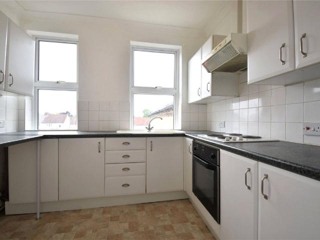 Lynchford Road, Farnborough, Hampshire GU14, 2 bed flat to rent, £1,200 pcm | PrimeLocation