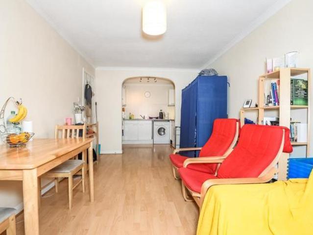Lynden Mews, Reading, Berkshire, RG2 1 bed flat to rent £1,050 pcm £242 pw
