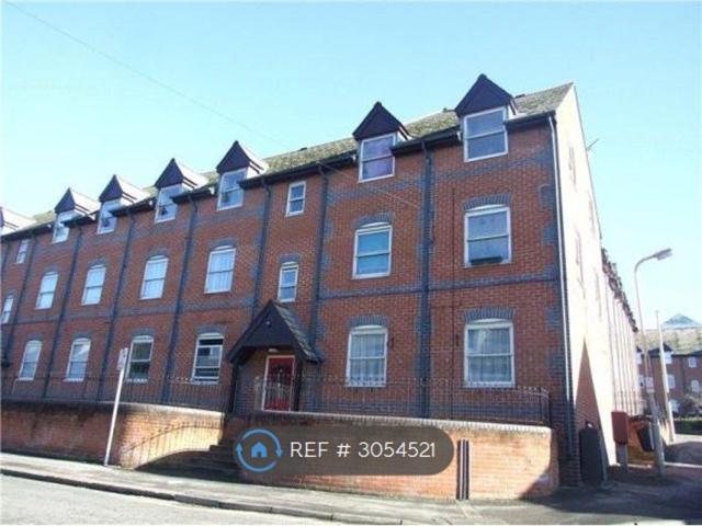 Lynden Mews, Reading RG2, 2 bed flat to rent, £1,300 pcm | PrimeLocation