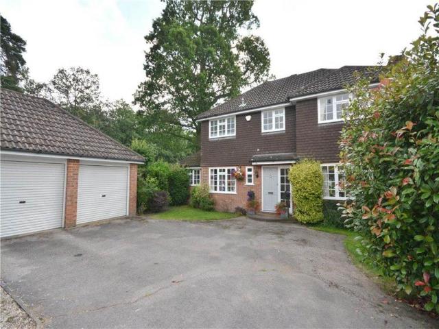 Lyndhurst Close, Bracknell, 4 bed house to rent £3,000 pcm £692 pw