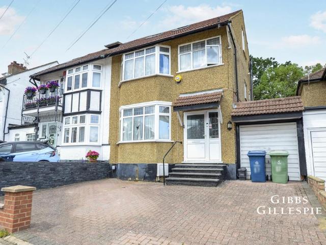 Lyndhurst Avenue, Pinner, HA5 4 bed semi detached house to rent £2,750 pcm £635 pw