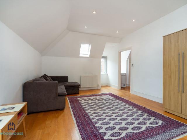 Lyndhurst Gardens, London NW3, 2 bed flat to rent, £3,000 pcm | PrimeLocation