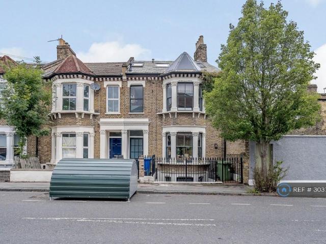 Lyndhurst Grove, London, SE15 2 bed flat to rent £2,600 pcm £600 pw