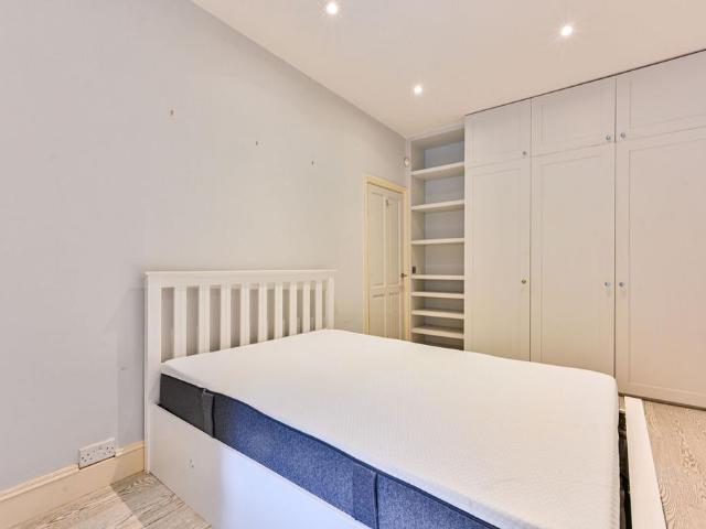 Lyndhurst Mansions, Munster Village. 1 bed flat to rent £3,600 pcm £831 pw