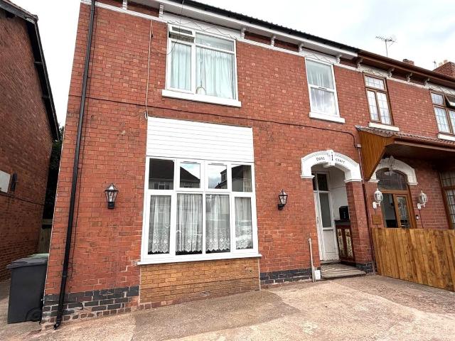 Lyndhurst Road Wolverhampton WV3, 2 bed flat to rent, £850 pcm | PrimeLocation