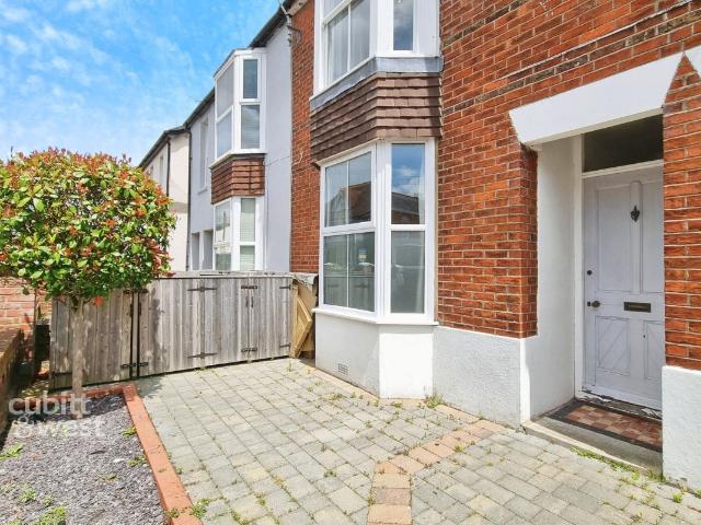 Lyndhurst Road, Chichester PO19, 2 bed flat to rent, £1,400 pcm | PrimeLocation