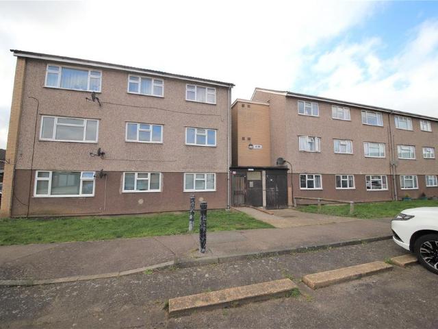 Lyndhurst Road, Corringham, Essex, SS17 1 bed apartment to rent £575 pcm £133 pw