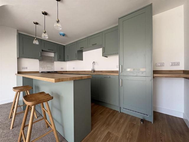 Lyndhurst Road, Lowestoft NR32, 2 bed flat to rent, £875 pcm | PrimeLocation